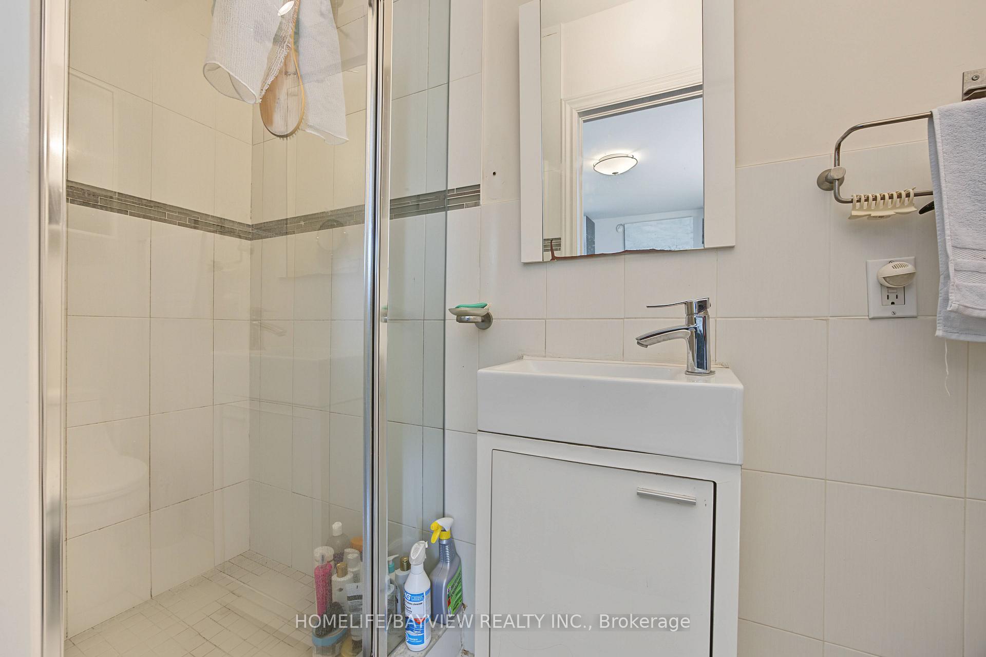 Photo 20 of 46 Acton Avenue, North York, Bathurst Manor — HOMEH