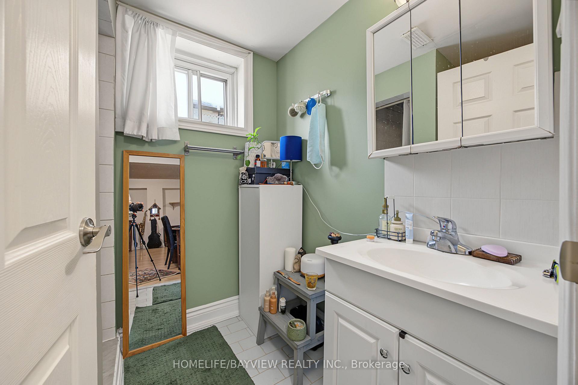 Photo 31 of 46 Acton Avenue, North York, Bathurst Manor — HOMEH