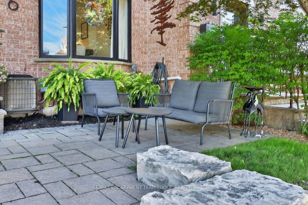 Photo 2 of 6 Harbour Drive, Hamilton, Stoney Creek — HOMEH