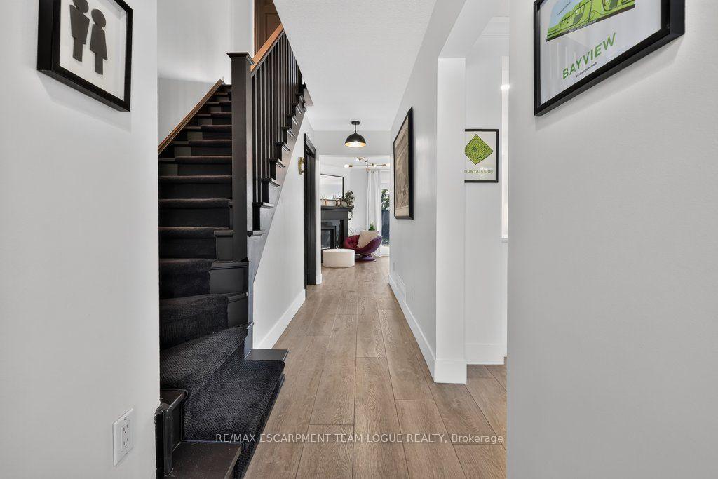 Photo 4 of 6 Harbour Drive, Hamilton, Stoney Creek — HOMEH