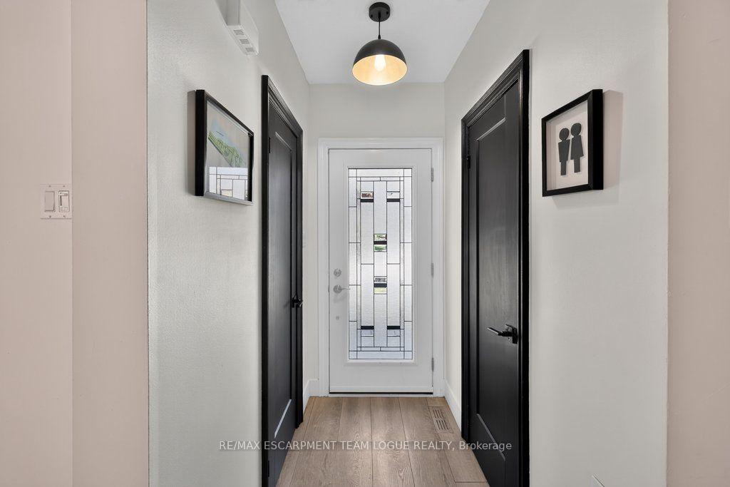 Photo 5 of 6 Harbour Drive, Hamilton, Stoney Creek — HOMEH
