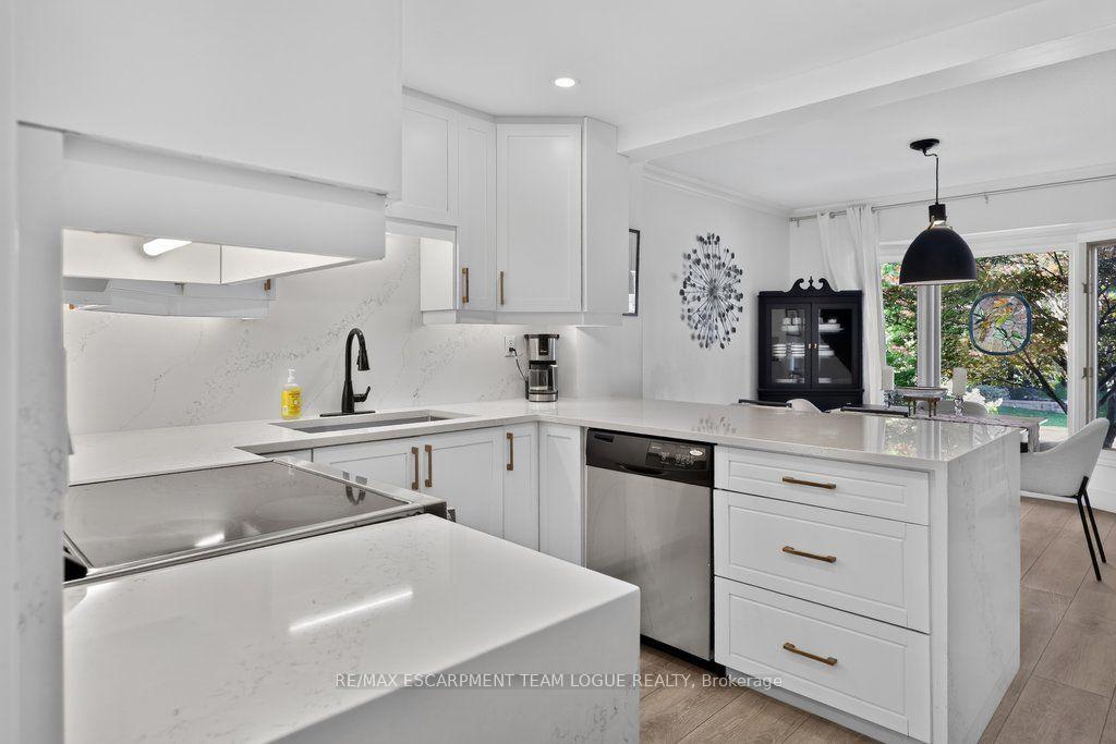 Photo 10 of 6 Harbour Drive, Hamilton, Stoney Creek — HOMEH