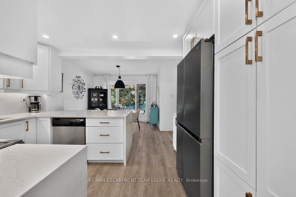 Photo 12 of 6 Harbour Drive, Hamilton, Stoney Creek — HOMEH