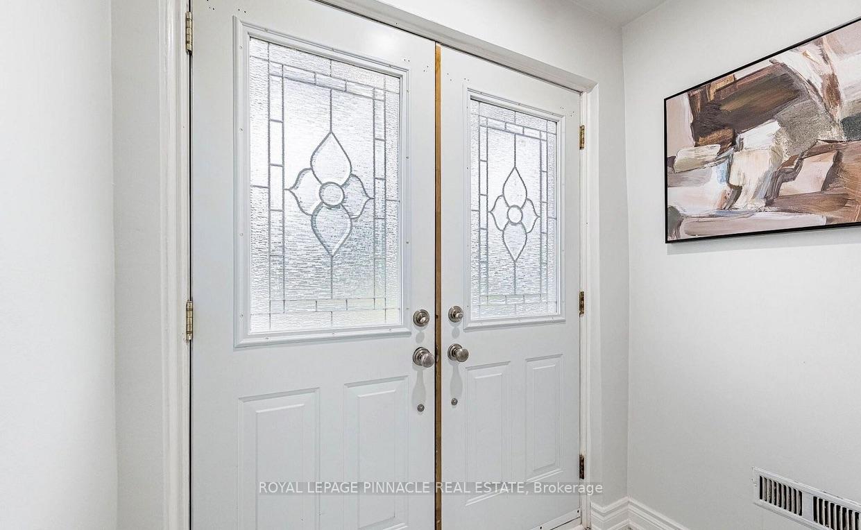 Photo 5 of 612 Appleby Line, Burlington, Shoreacres — HOMEH