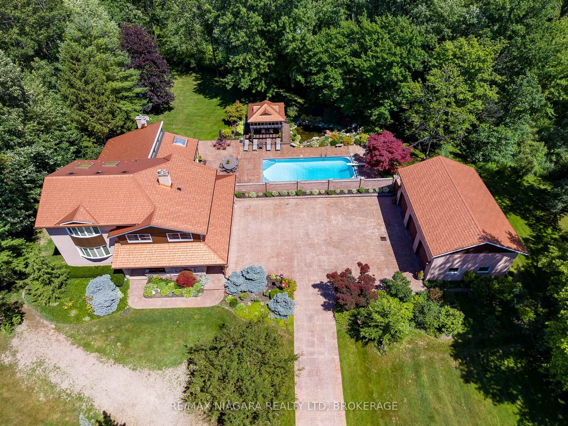Photo 2 of 2187 Miller Road, Port Colborne, Bethel — HOMEH