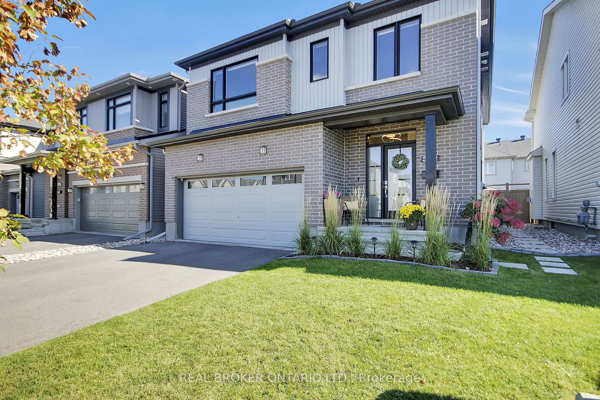 Photo 2 of 352 Finial Way, Ottawa, Barrhaven - Half Moon Bay — HOMEH