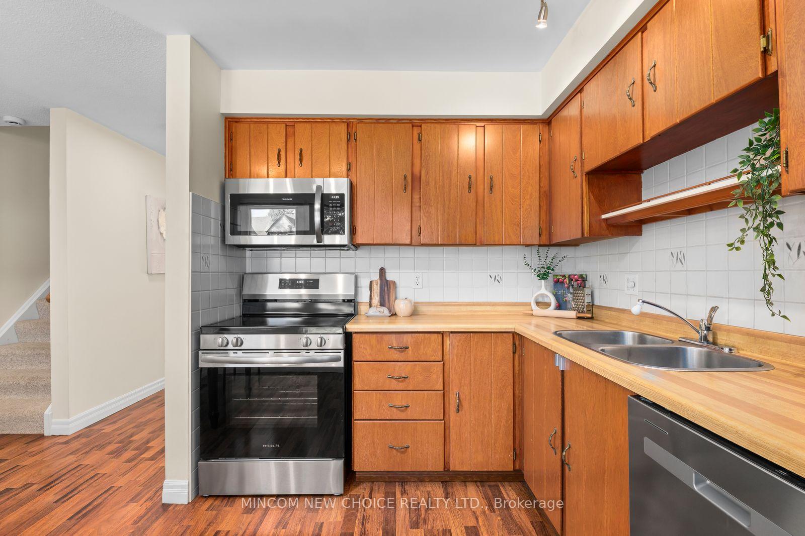 Photo 4 of 19 Mcrae Road, Ajax, South East — HOMEH