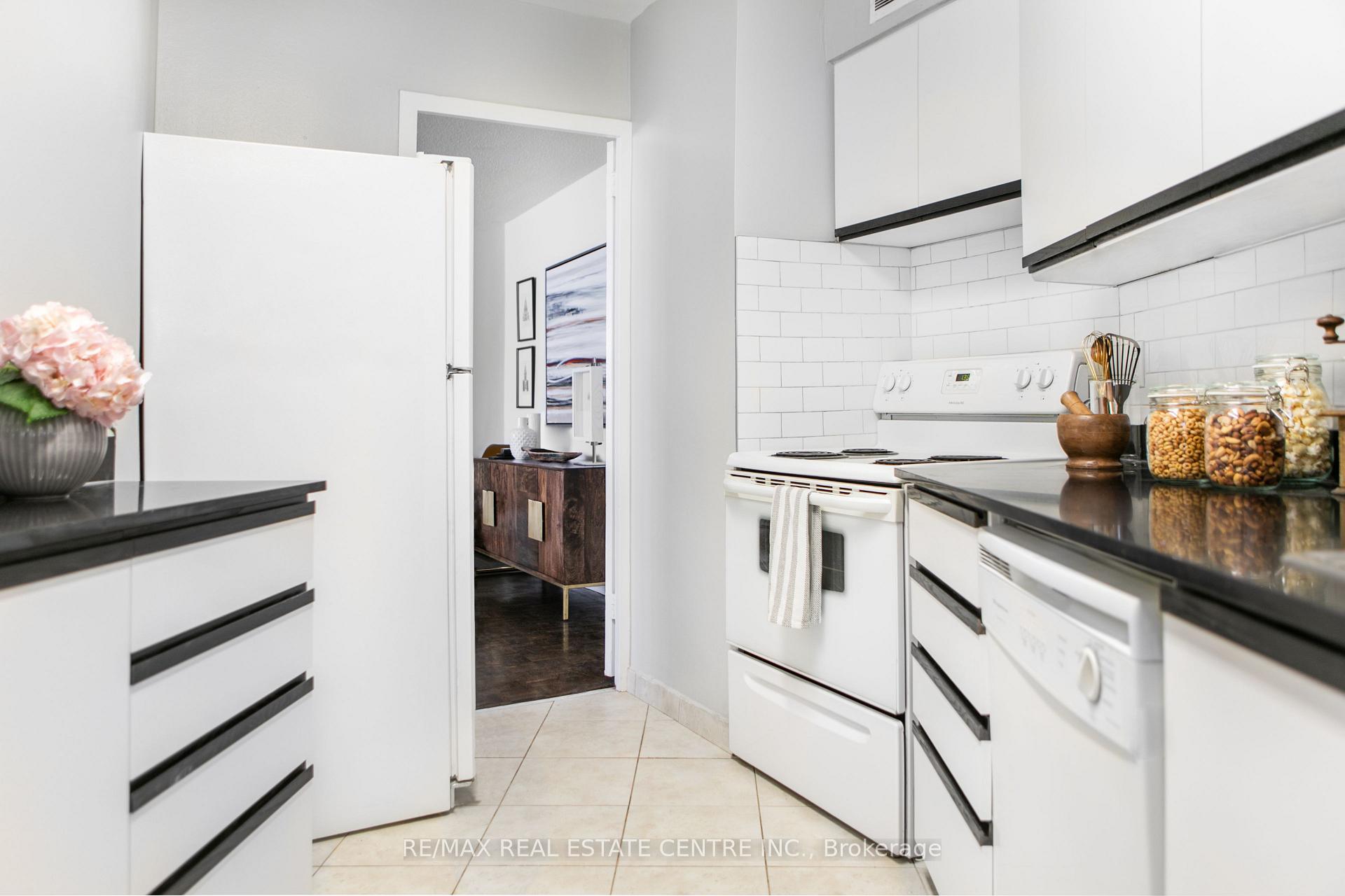 Photo 12 of Unit 2108, 150 Graydon Hall Drive, North York, Parkwoods-Donalda — HOMEH