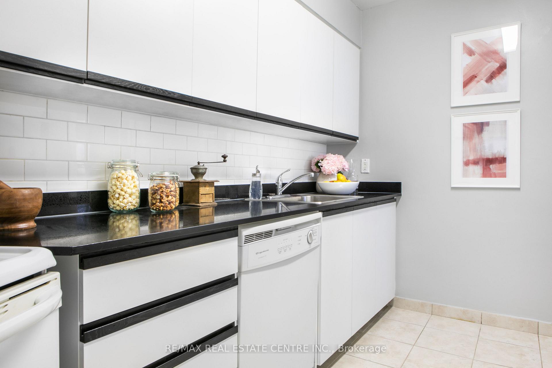 Photo 14 of Unit 2108, 150 Graydon Hall Drive, North York, Parkwoods-Donalda — HOMEH