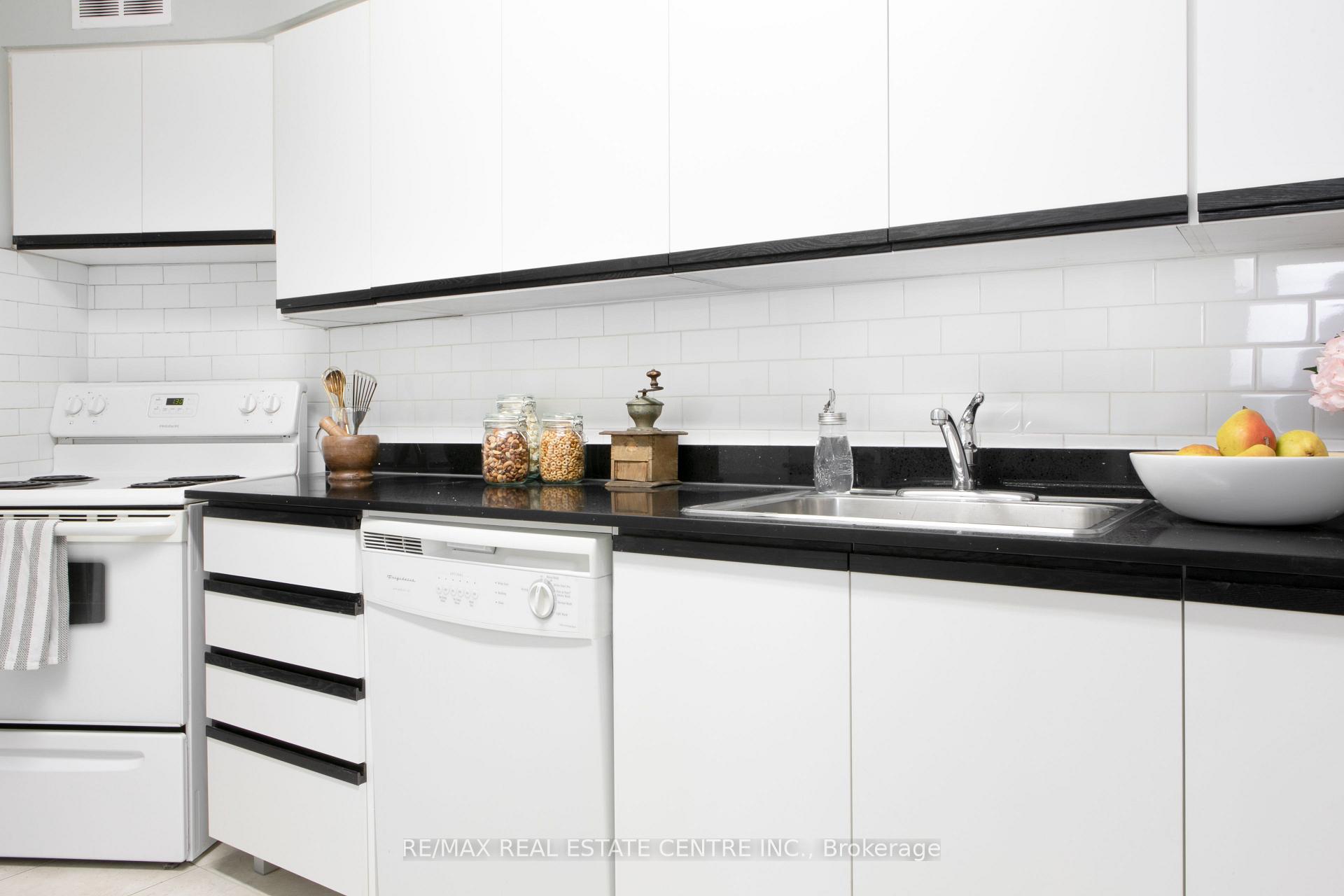 Photo 16 of Unit 2108, 150 Graydon Hall Drive, North York, Parkwoods-Donalda — HOMEH