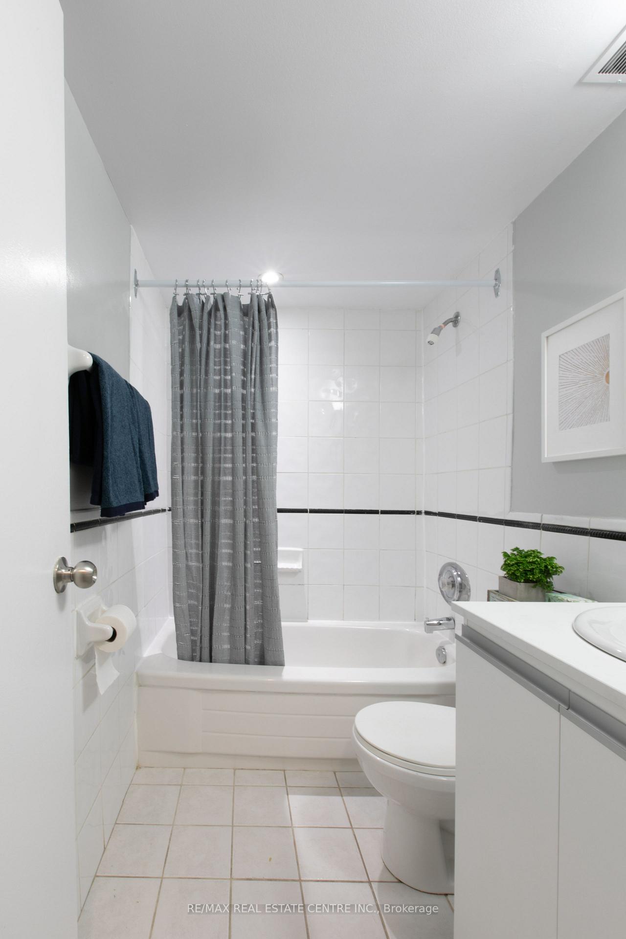 Photo 20 of Unit 2108, 150 Graydon Hall Drive, North York, Parkwoods-Donalda — HOMEH