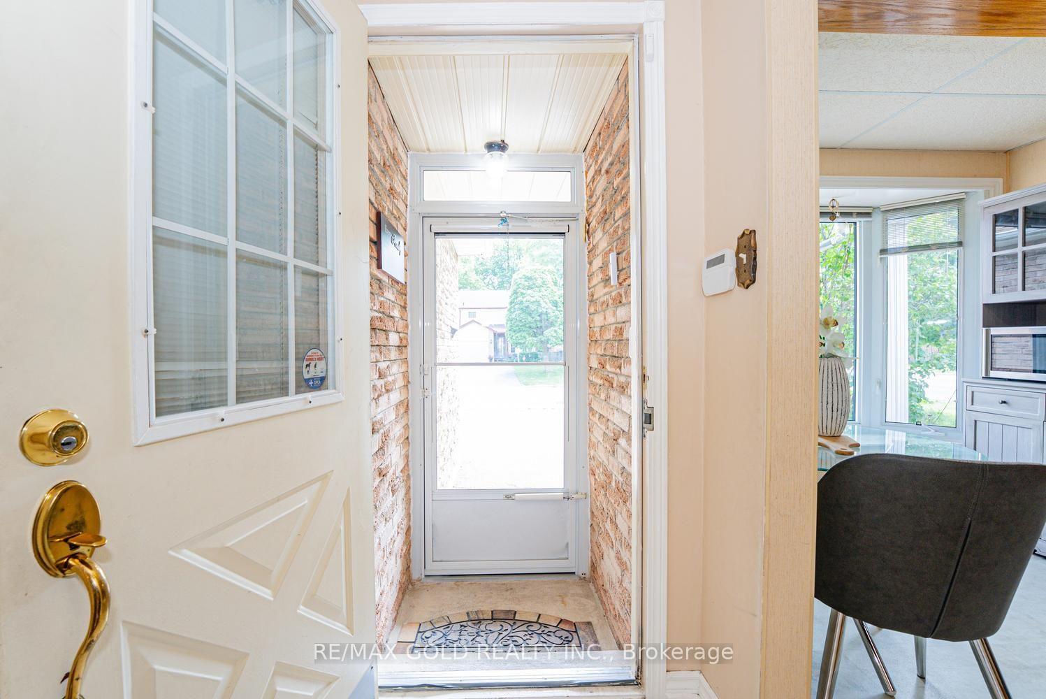 Photo 4 of 1 Wolverton Crescent, Brampton, Central Park — HOMEH