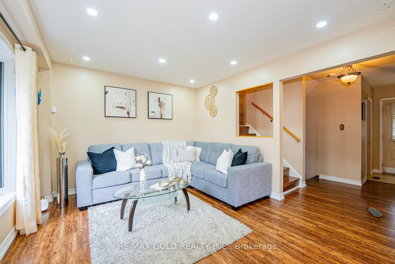 Photo 7 of 1 Wolverton Crescent, Brampton, Central Park — HOMEH