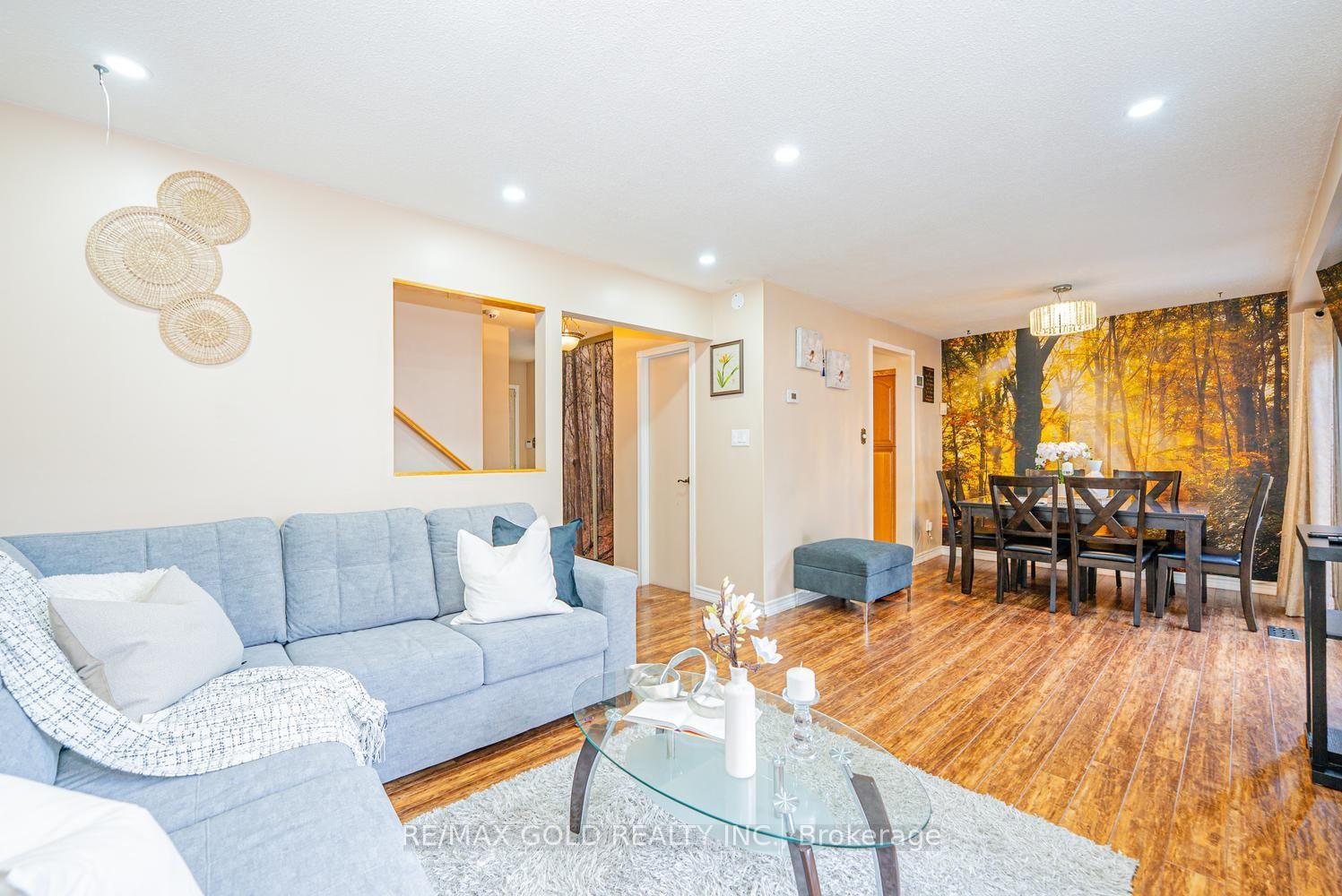 Photo 8 of 1 Wolverton Crescent, Brampton, Central Park — HOMEH