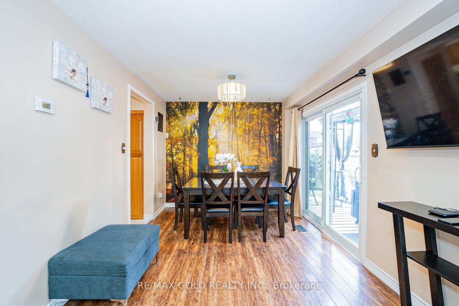 Photo 9 of 1 Wolverton Crescent, Brampton, Central Park — HOMEH