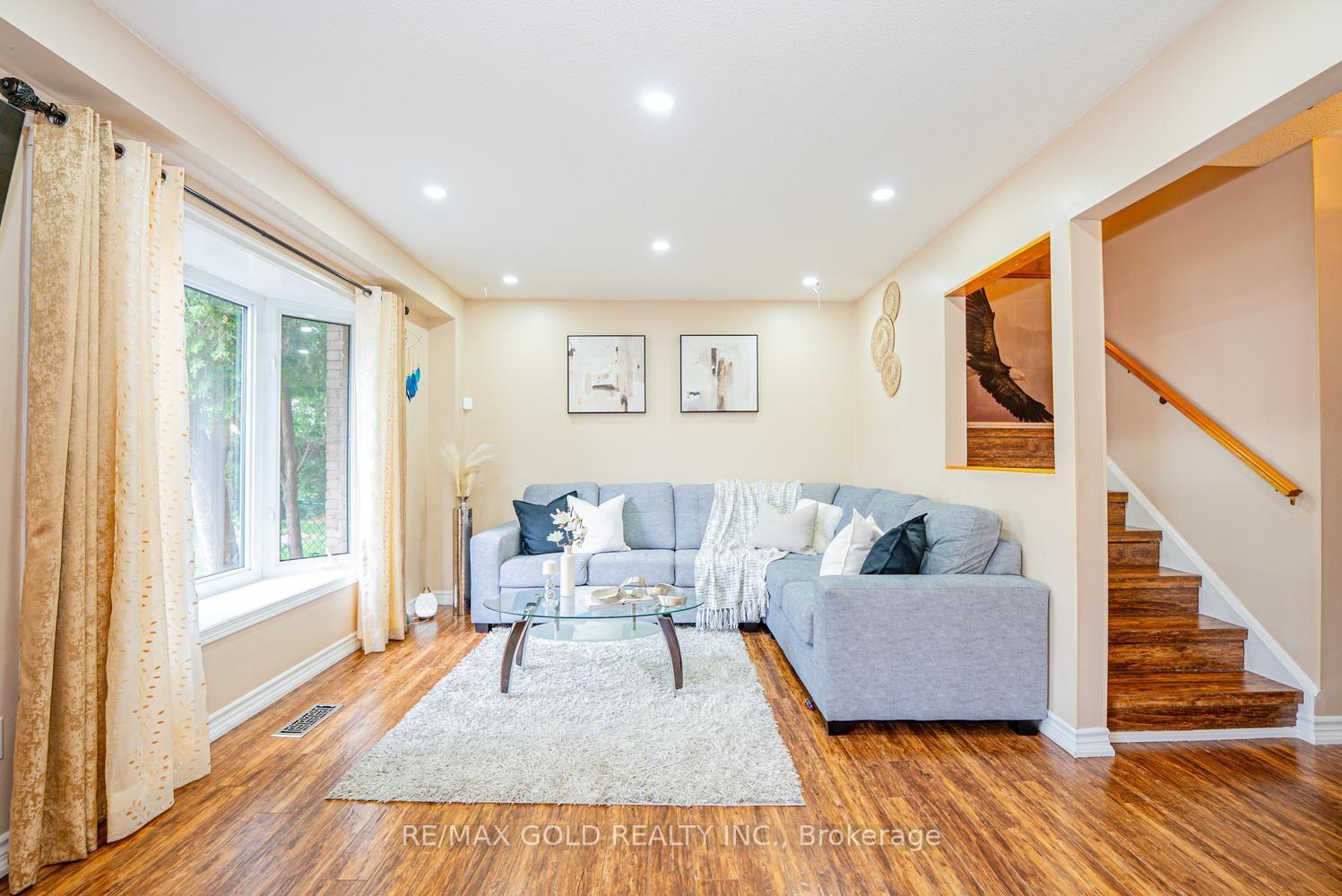 Photo 11 of 1 Wolverton Crescent, Brampton, Central Park — HOMEH