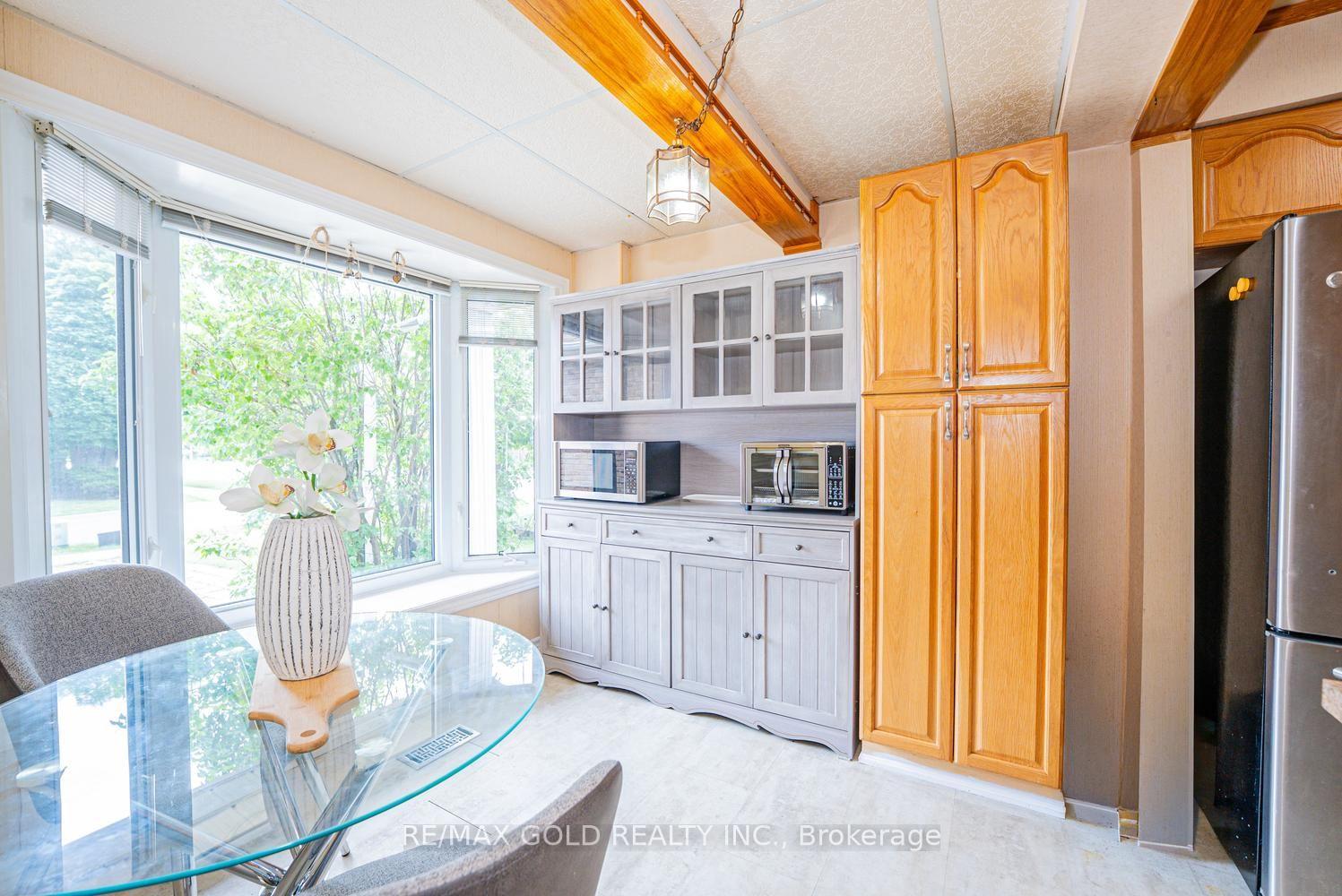Photo 12 of 1 Wolverton Crescent, Brampton, Central Park — HOMEH