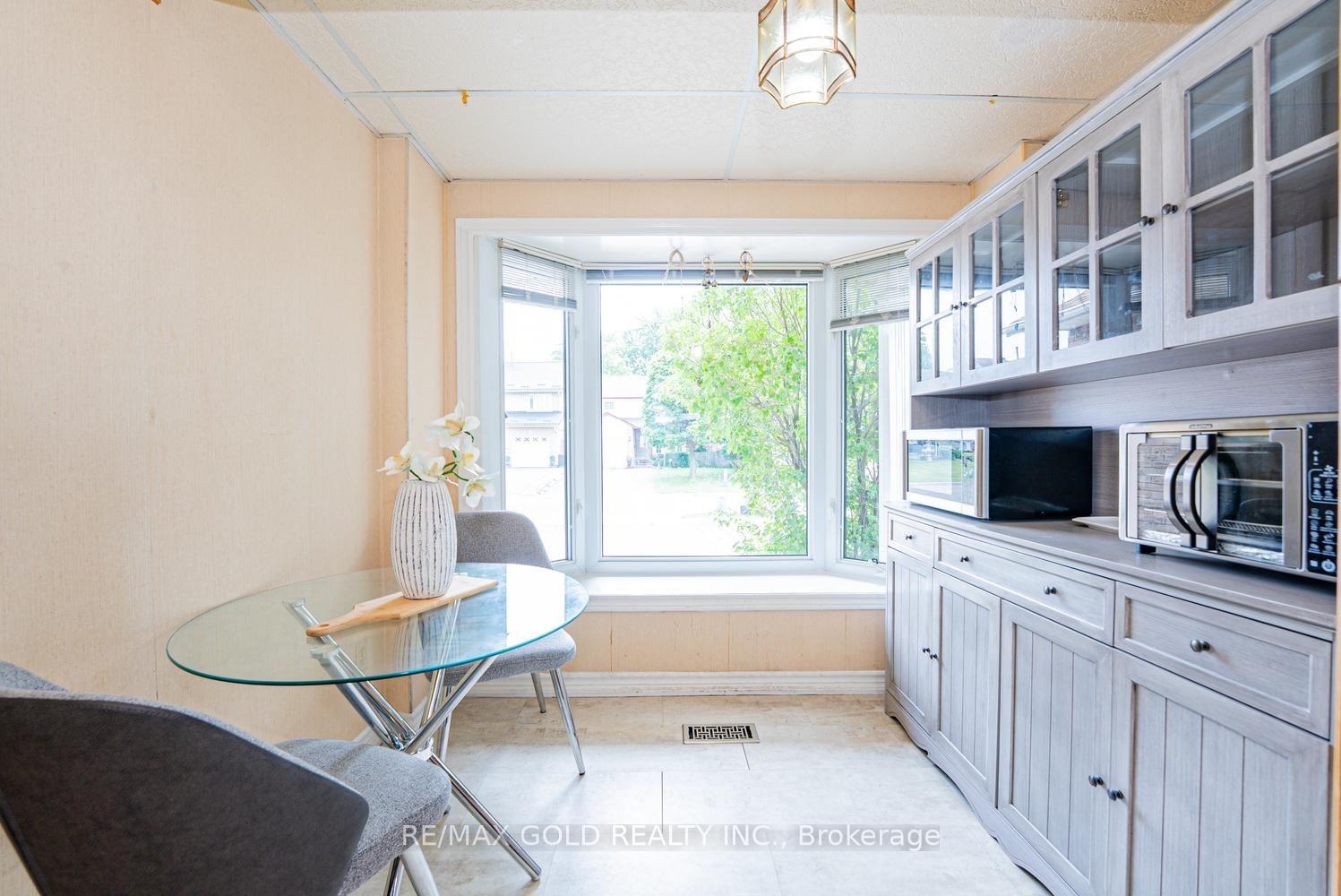 Photo 13 of 1 Wolverton Crescent, Brampton, Central Park — HOMEH
