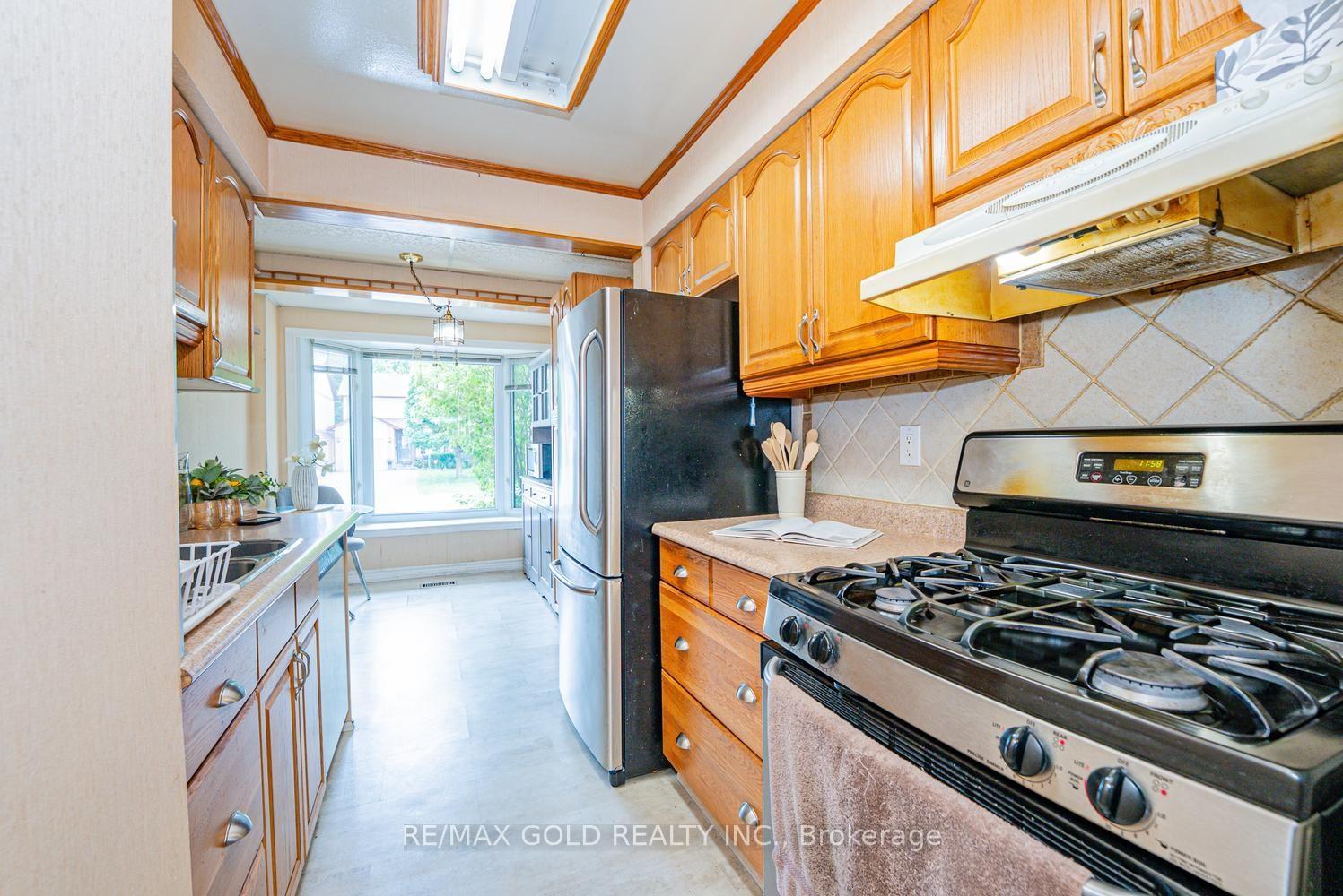 Photo 17 of 1 Wolverton Crescent, Brampton, Central Park — HOMEH