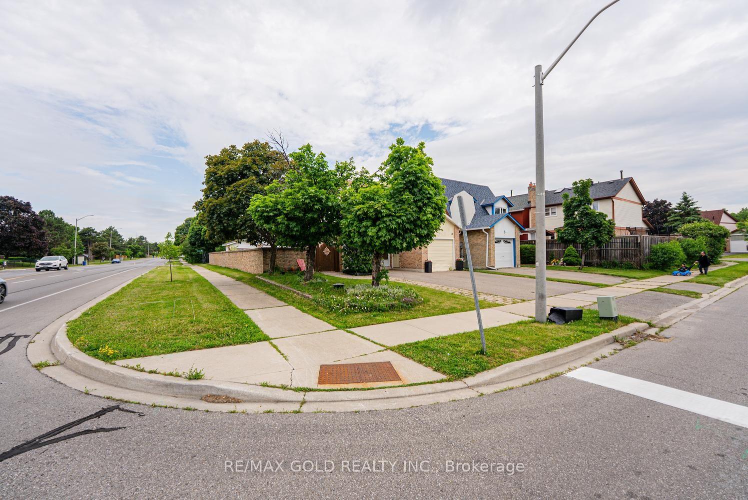 Photo 44 of 1 Wolverton Crescent, Brampton, Central Park — HOMEH
