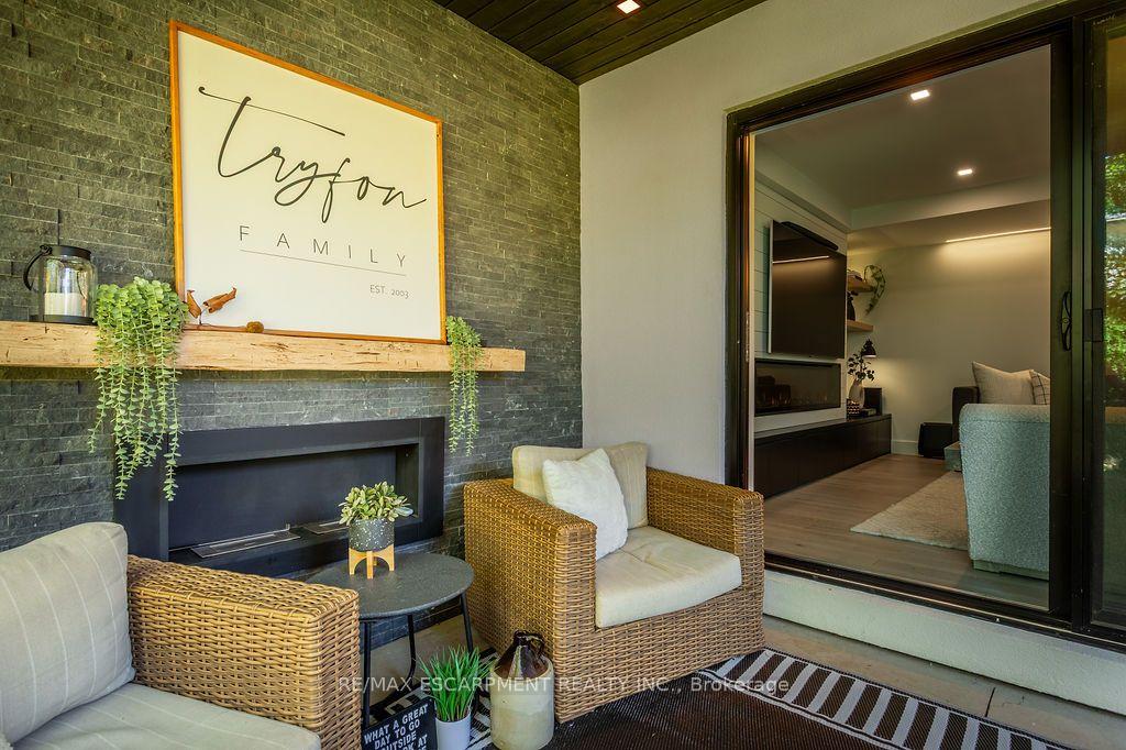 Photo 9 of 2473 Woburn Crescent, Oakville, West — HOMEH