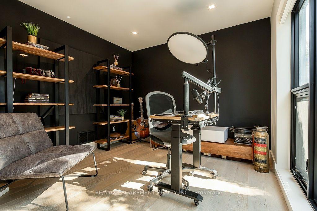Photo 17 of 2473 Woburn Crescent, Oakville, West — HOMEH