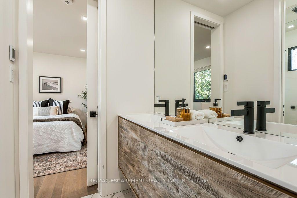 Photo 33 of 2473 Woburn Crescent, Oakville, West — HOMEH
