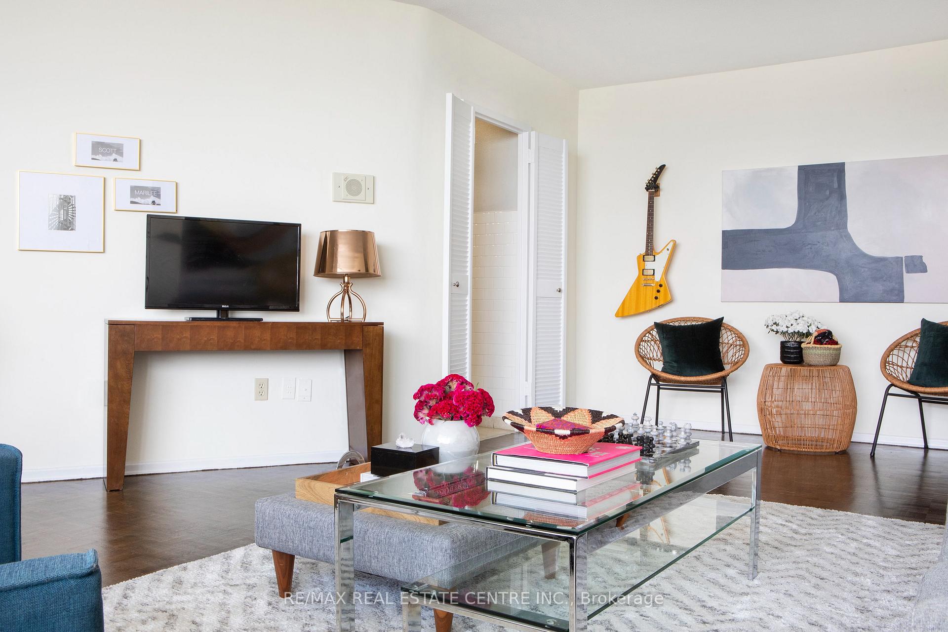 Photo 5 of Unit 2405, 150 Graydon Hall Drive, North York, Parkwoods-Donalda — HOMEH