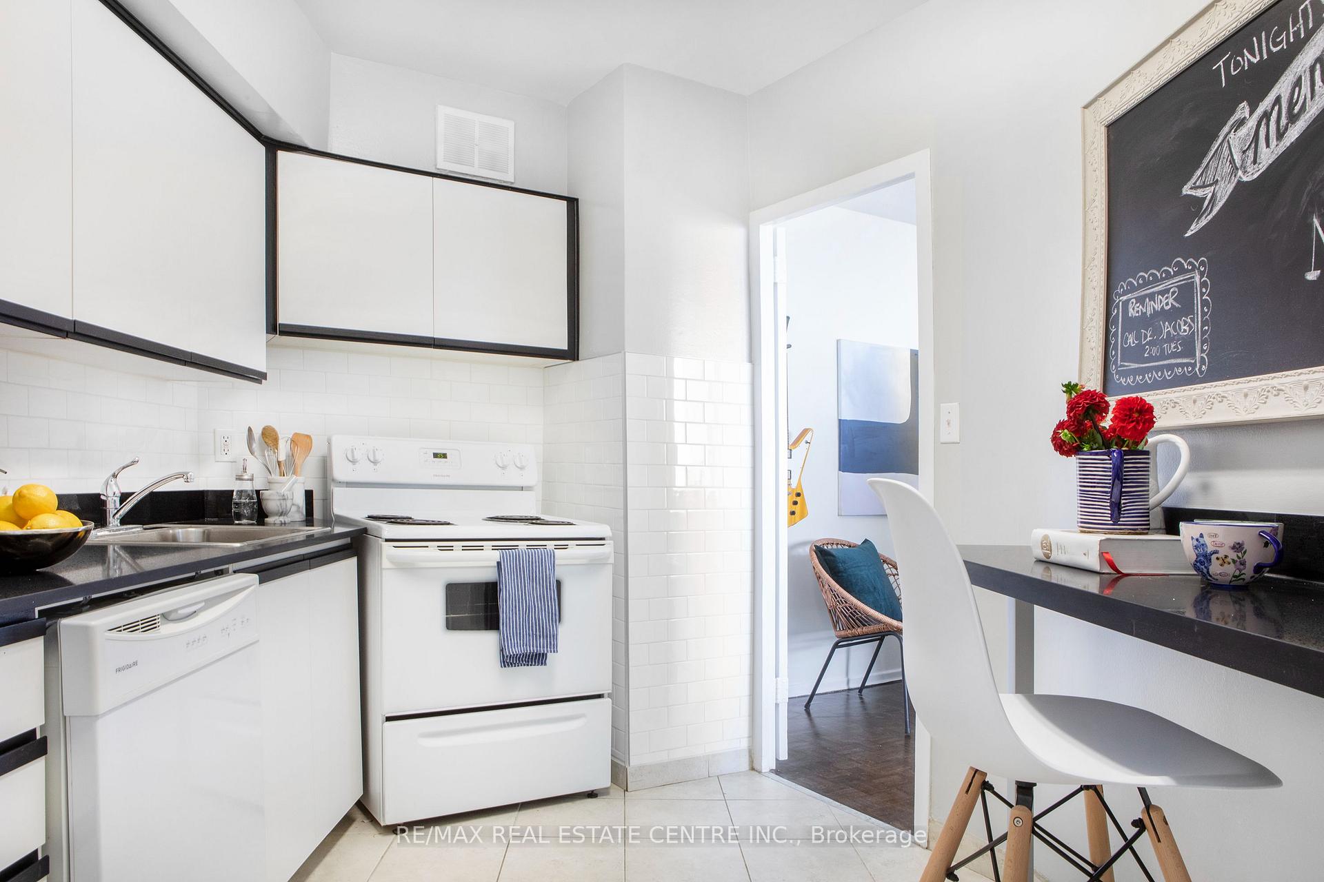 Photo 10 of Unit 2405, 150 Graydon Hall Drive, North York, Parkwoods-Donalda — HOMEH
