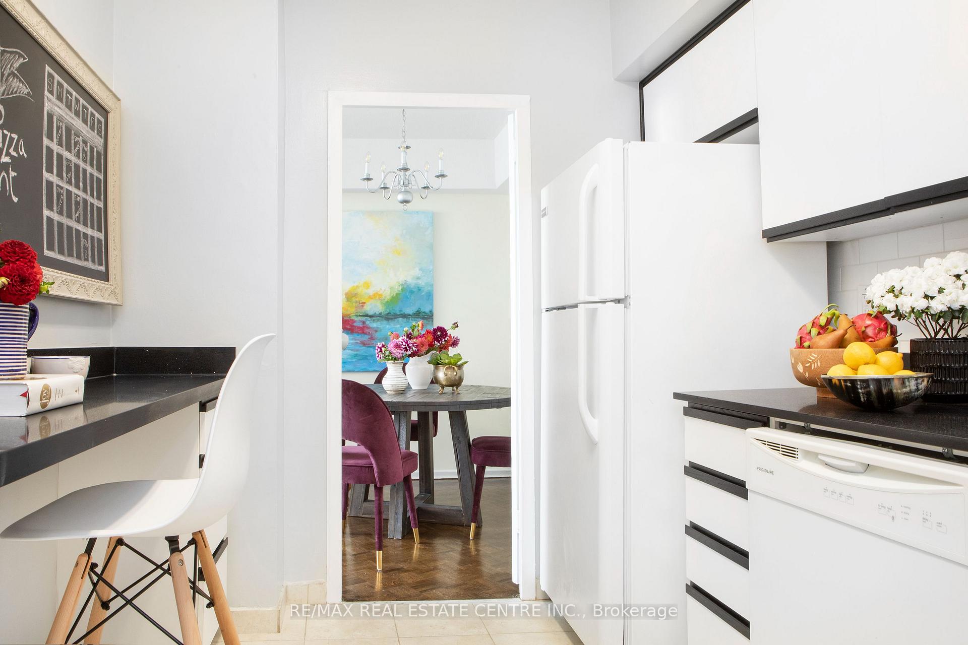 Photo 9 of Unit 2405, 150 Graydon Hall Drive, North York, Parkwoods-Donalda — HOMEH