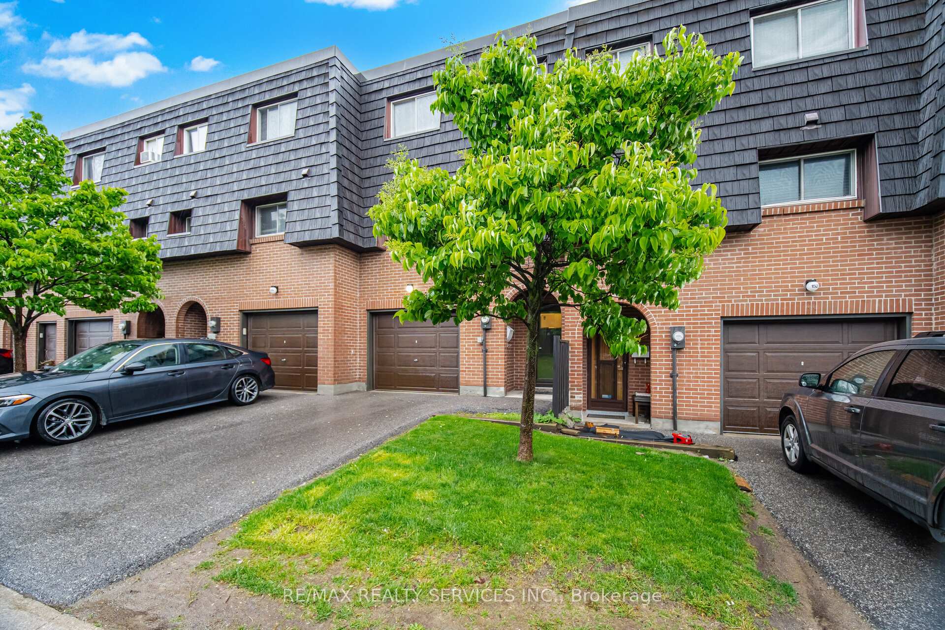 Photo 2 of 154 Darras Court, Brampton, Southgate — HOMEH