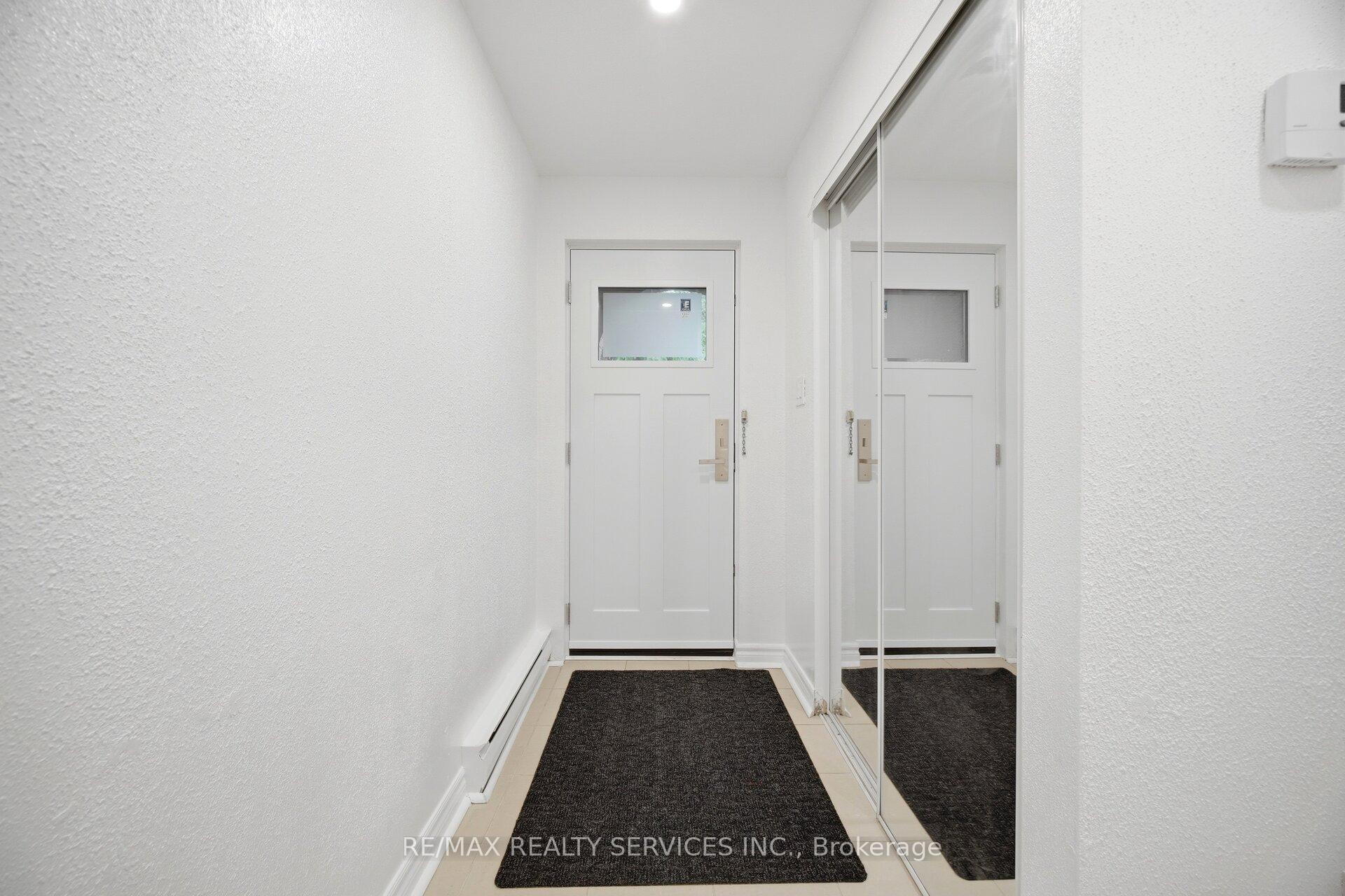 Photo 3 of 154 Darras Court, Brampton, Southgate — HOMEH