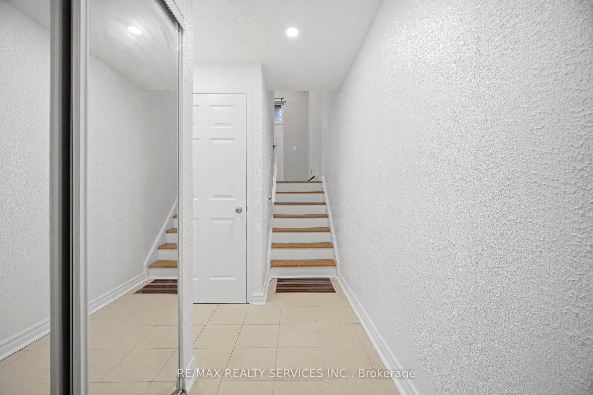 Photo 4 of 154 Darras Court, Brampton, Southgate — HOMEH