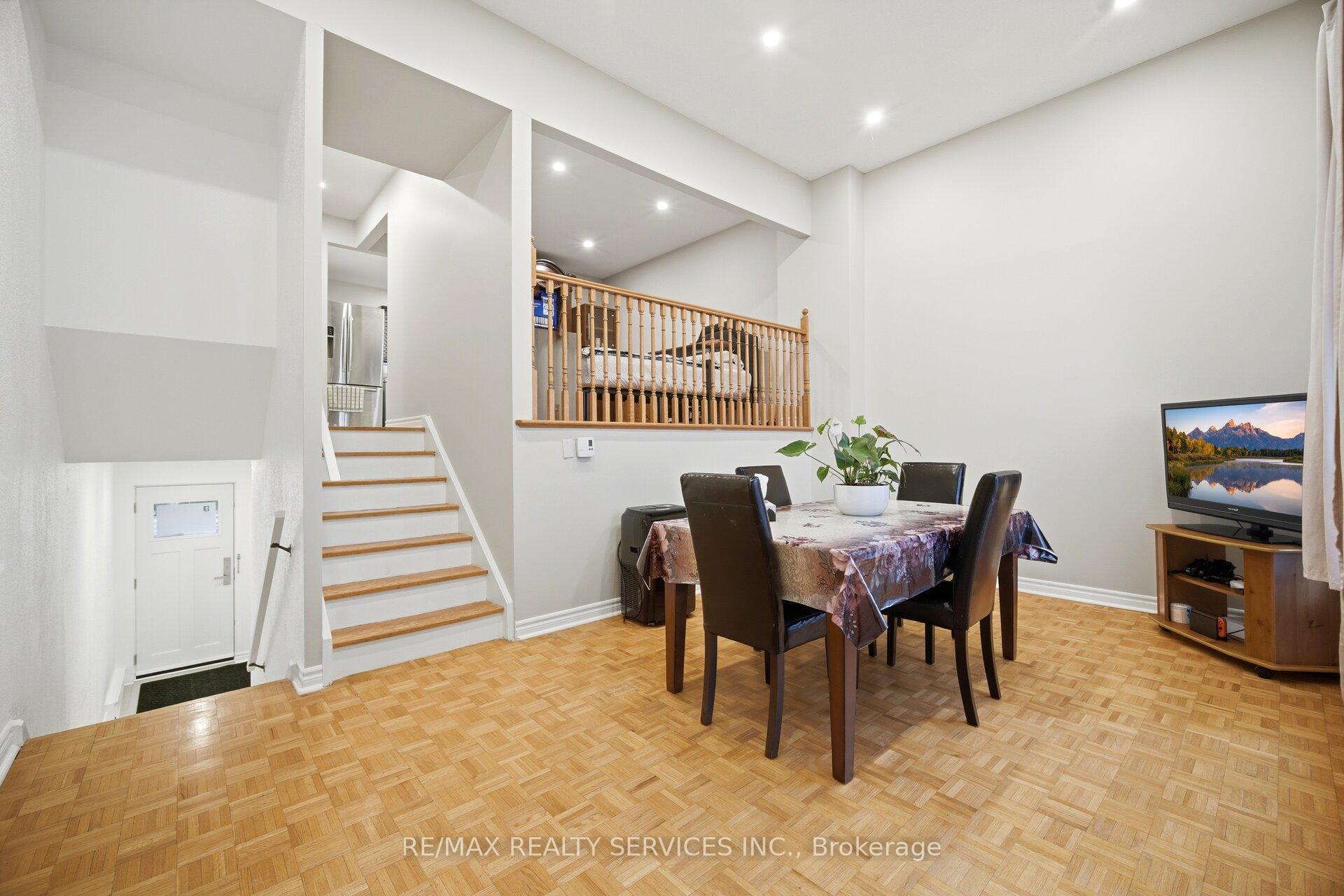 Photo 6 of 154 Darras Court, Brampton, Southgate — HOMEH