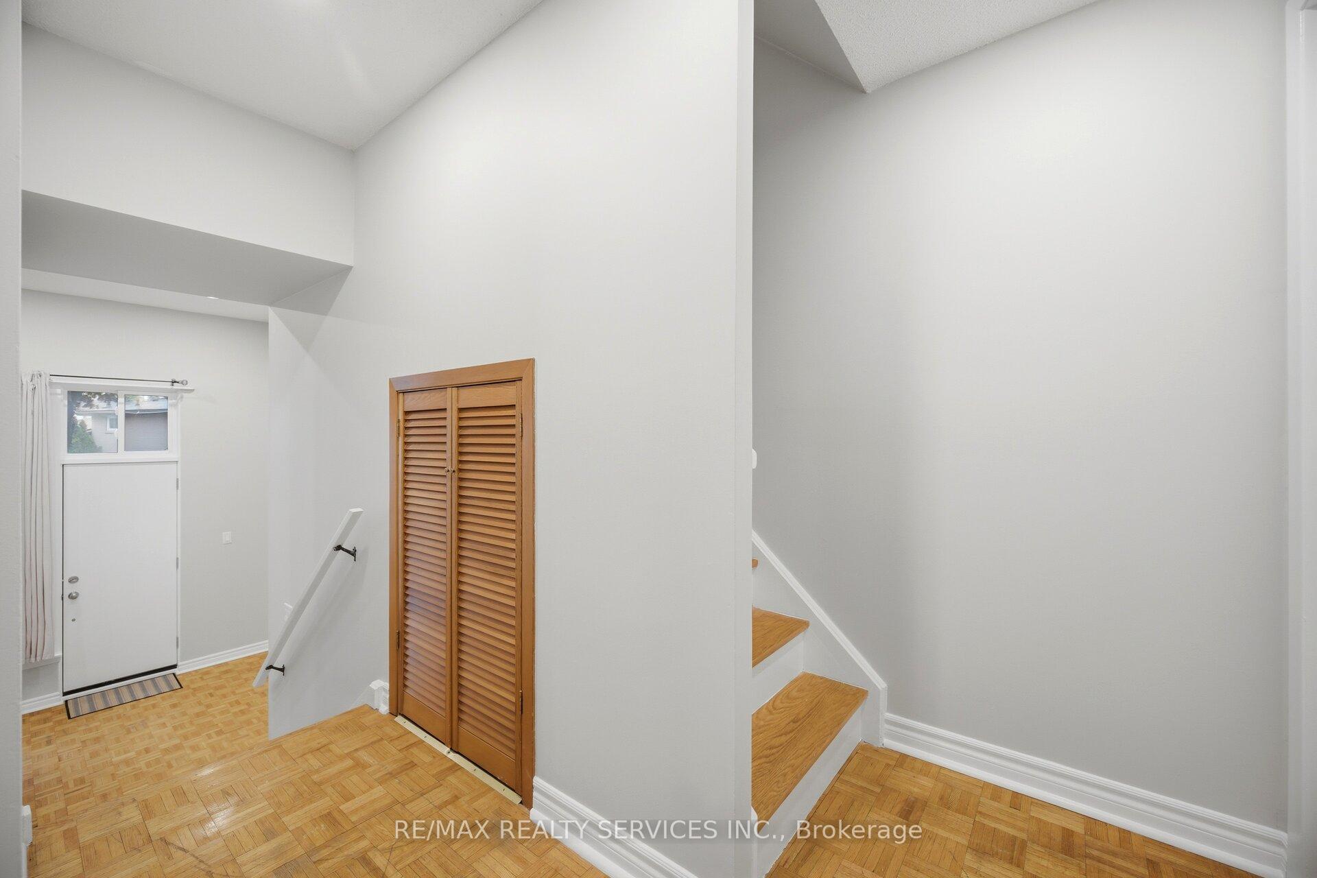 Photo 9 of 154 Darras Court, Brampton, Southgate — HOMEH