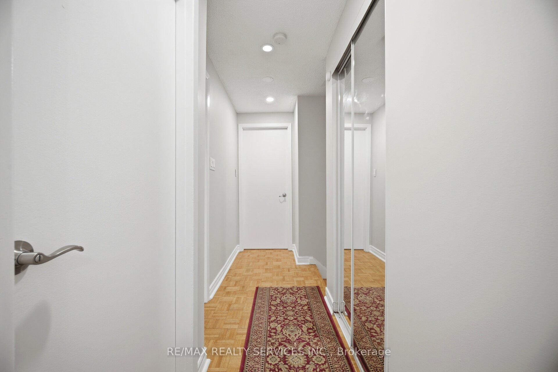 Photo 10 of 154 Darras Court, Brampton, Southgate — HOMEH