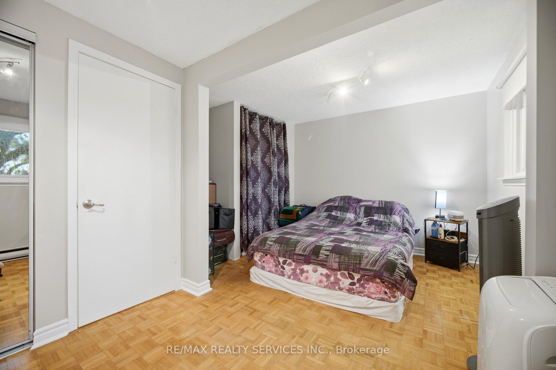 Photo 11 of 154 Darras Court, Brampton, Southgate — HOMEH