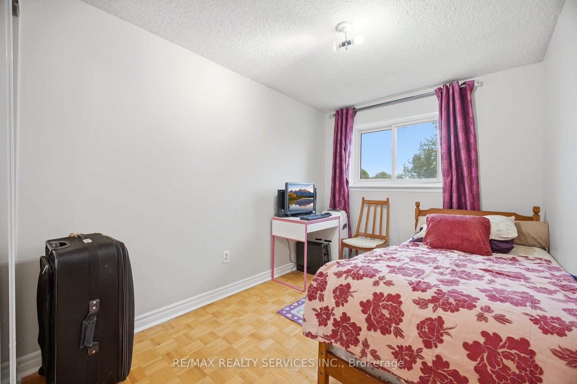 Photo 14 of 154 Darras Court, Brampton, Southgate — HOMEH