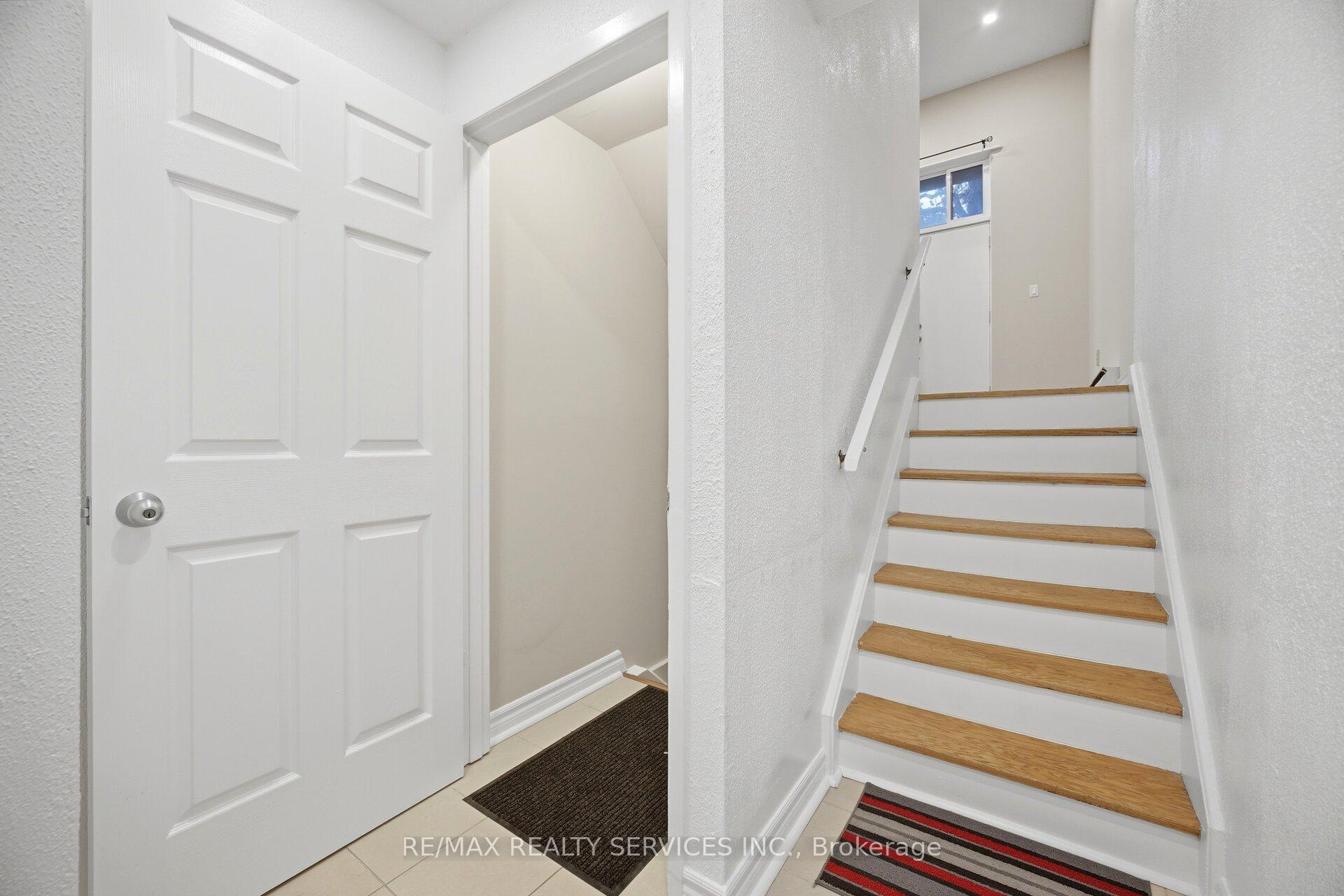 Photo 16 of 154 Darras Court, Brampton, Southgate — HOMEH