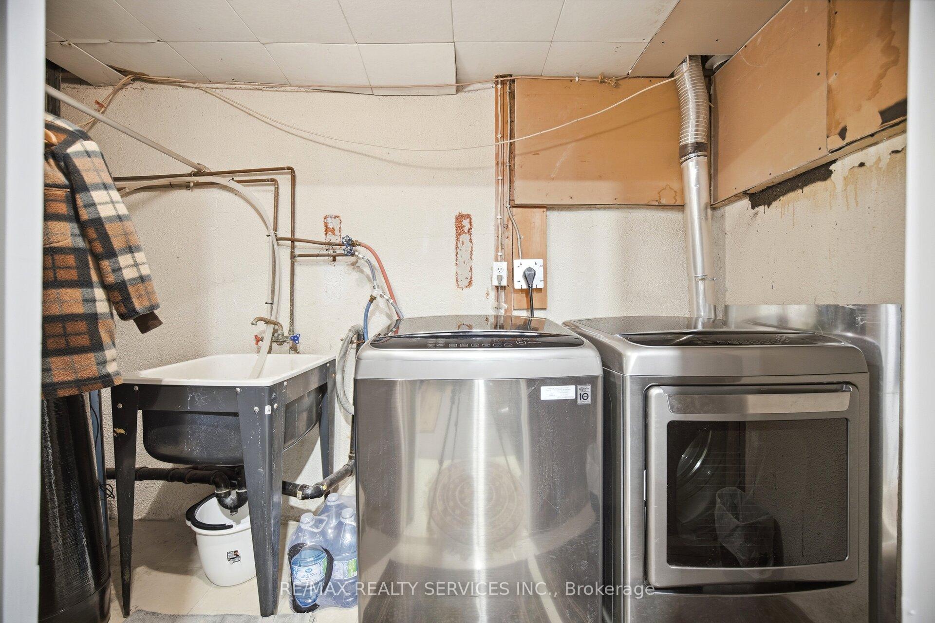 Photo 17 of 154 Darras Court, Brampton, Southgate — HOMEH