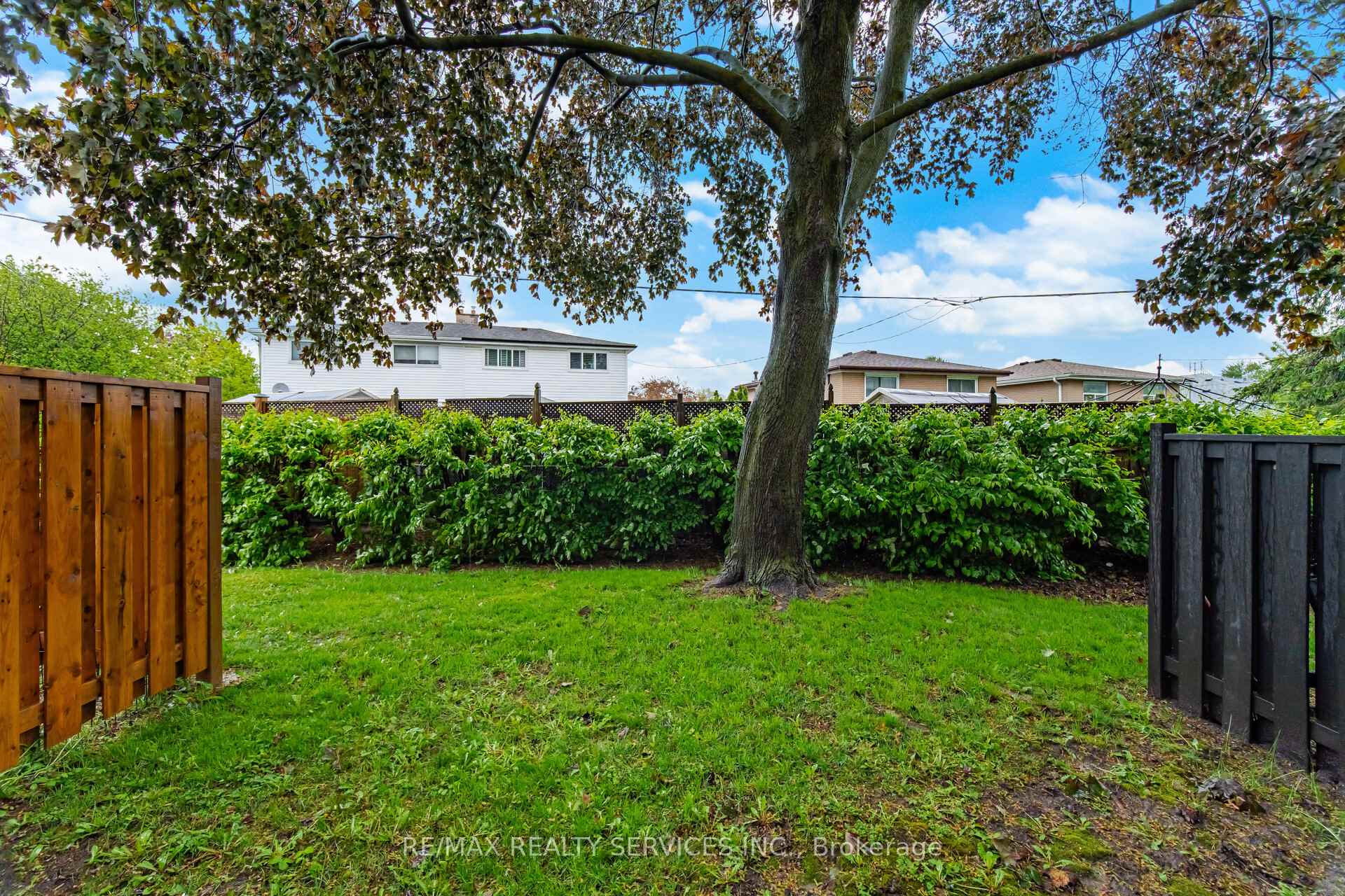 Photo 18 of 154 Darras Court, Brampton, Southgate — HOMEH