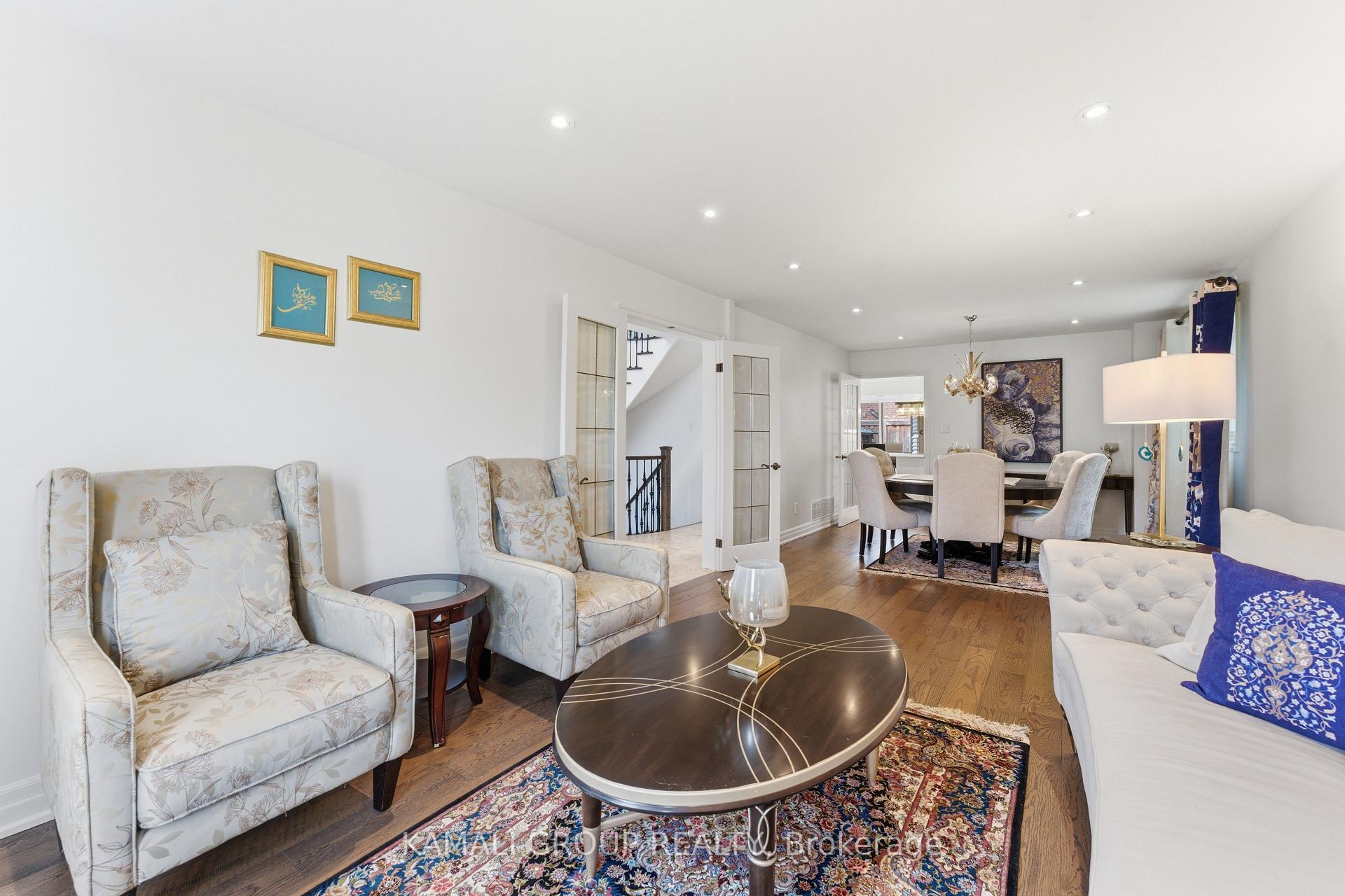 Photo 4 of 108 Killian Road, Vaughan, Maple — HOMEH