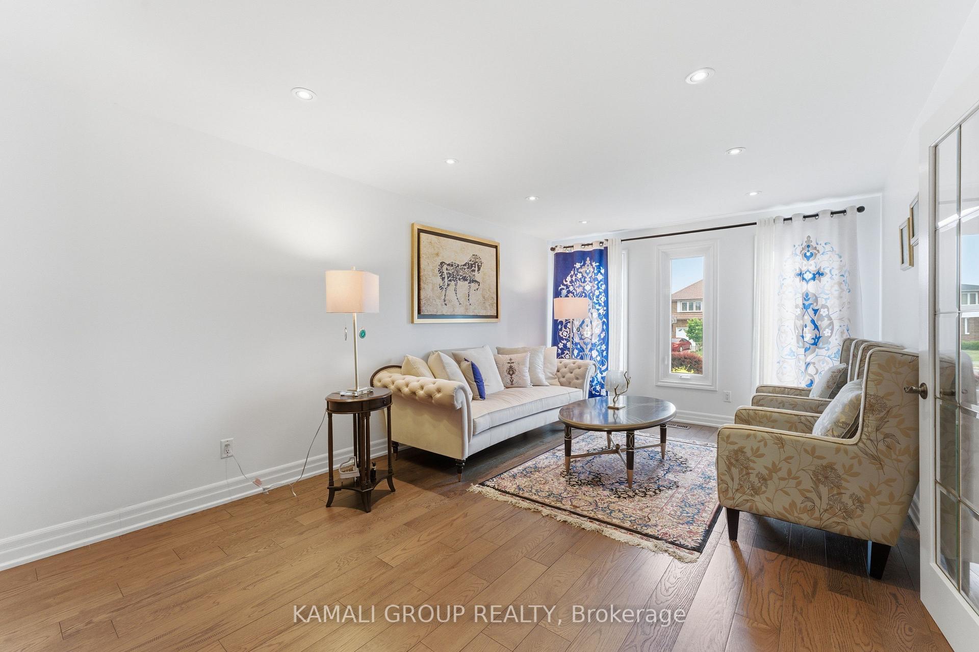 Photo 6 of 108 Killian Road, Vaughan, Maple — HOMEH
