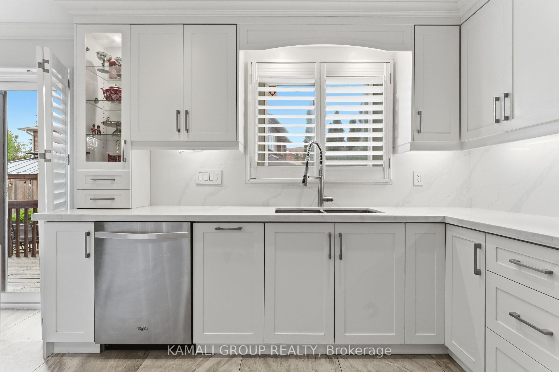 Photo 9 of 108 Killian Road, Vaughan, Maple — HOMEH