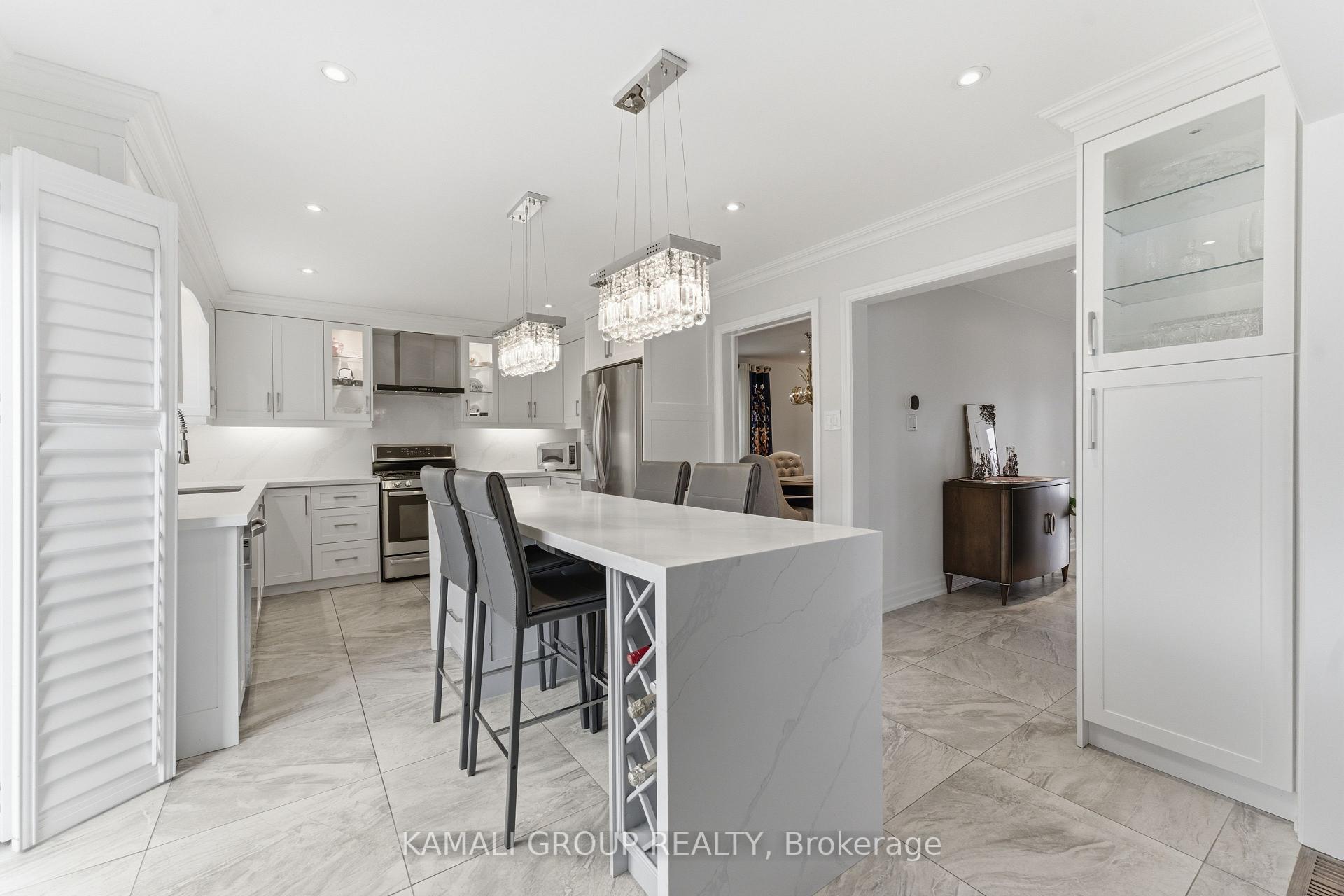 Photo 11 of 108 Killian Road, Vaughan, Maple — HOMEH