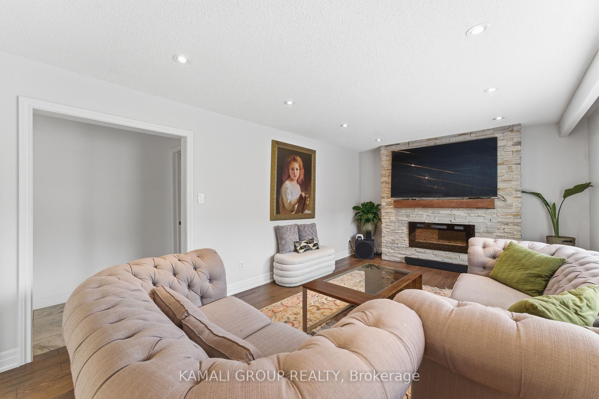 Photo 15 of 108 Killian Road, Vaughan, Maple — HOMEH