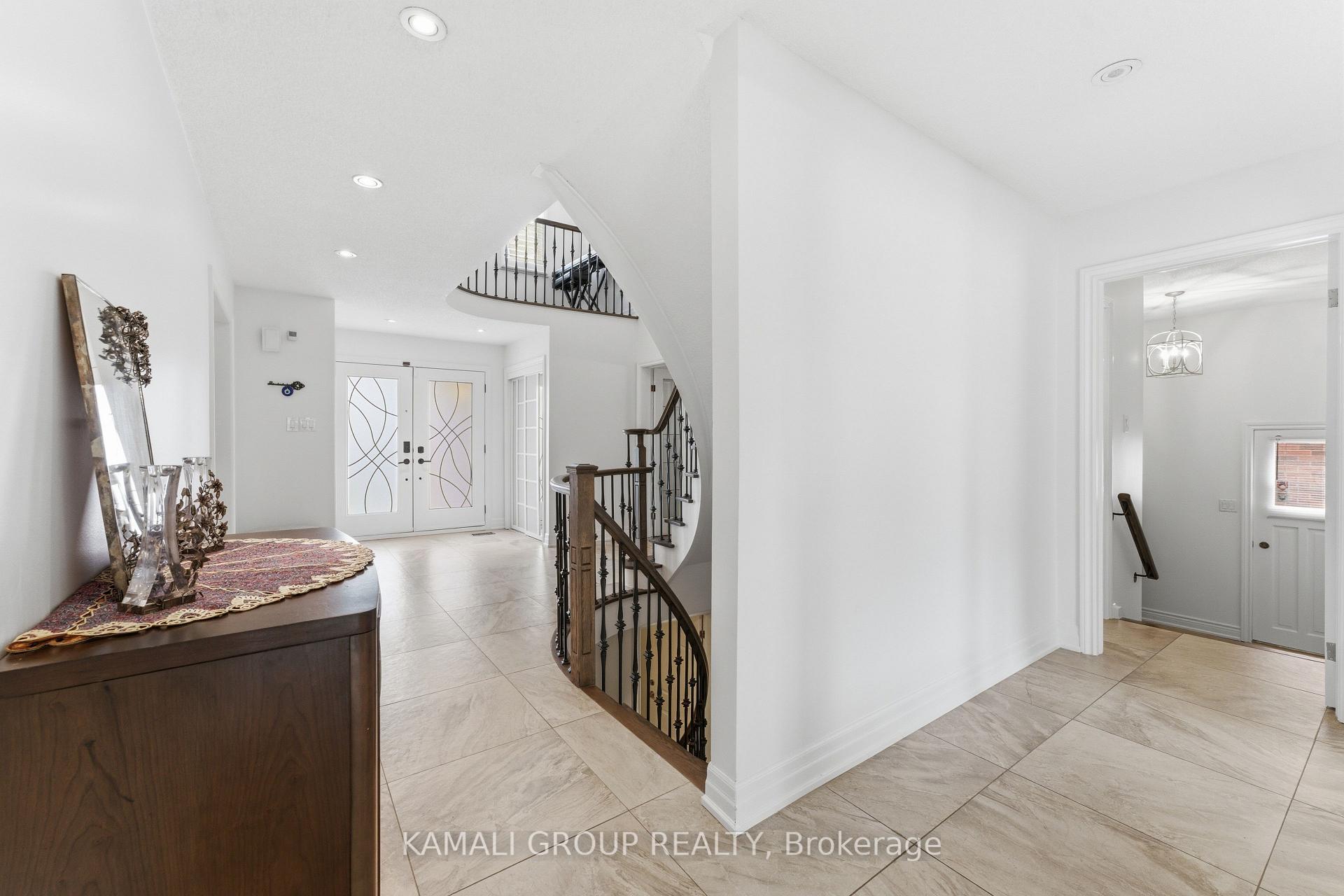 Photo 22 of 108 Killian Road, Vaughan, Maple — HOMEH