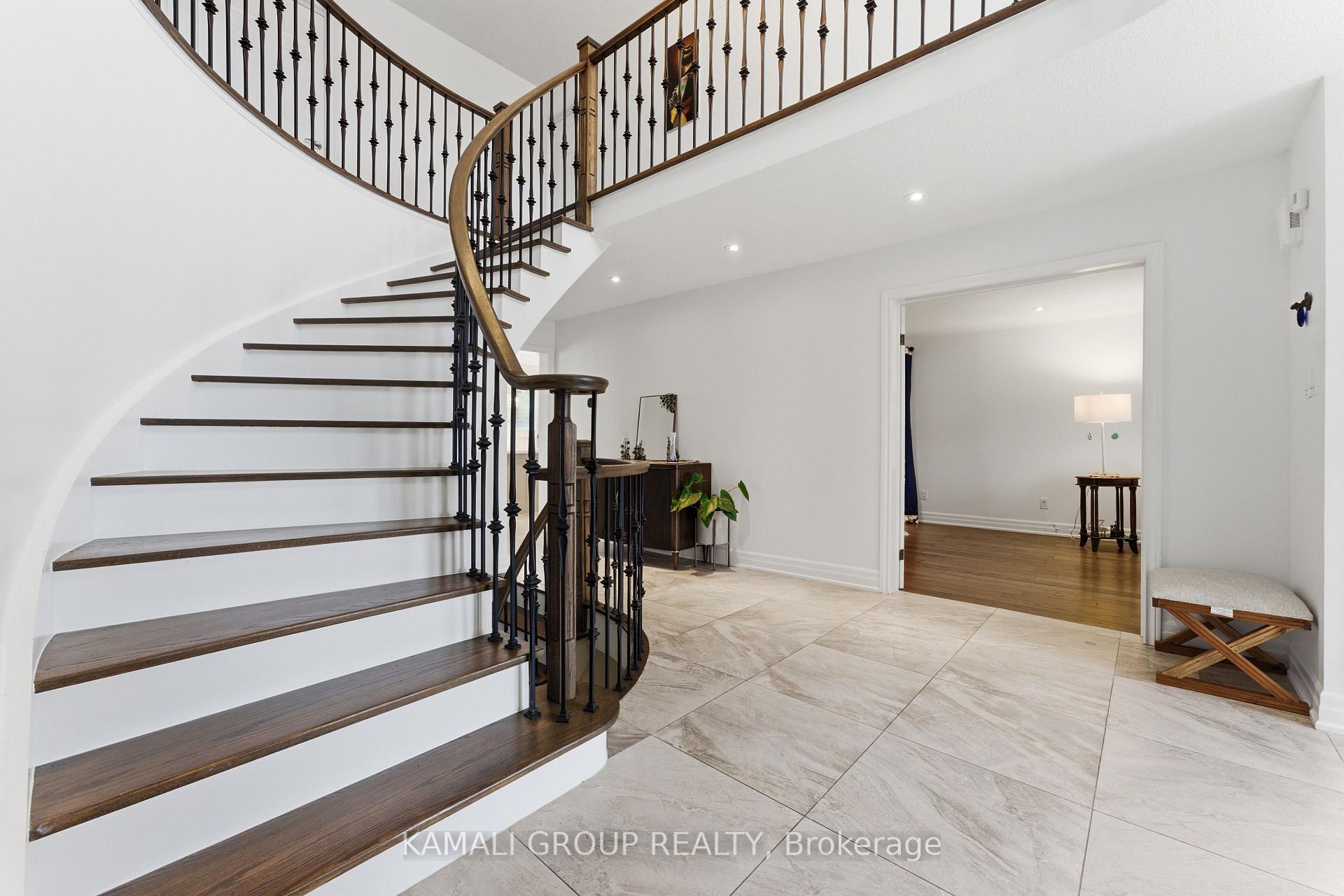 Photo 24 of 108 Killian Road, Vaughan, Maple — HOMEH