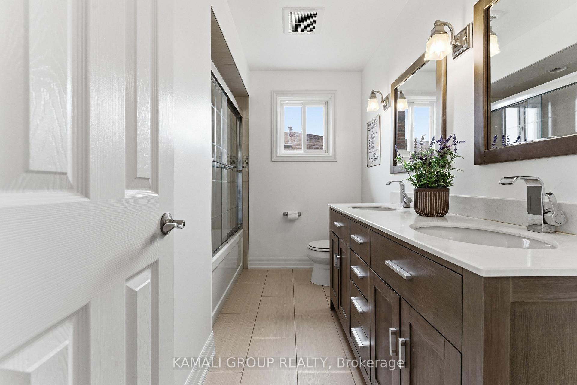 Photo 32 of 108 Killian Road, Vaughan, Maple — HOMEH