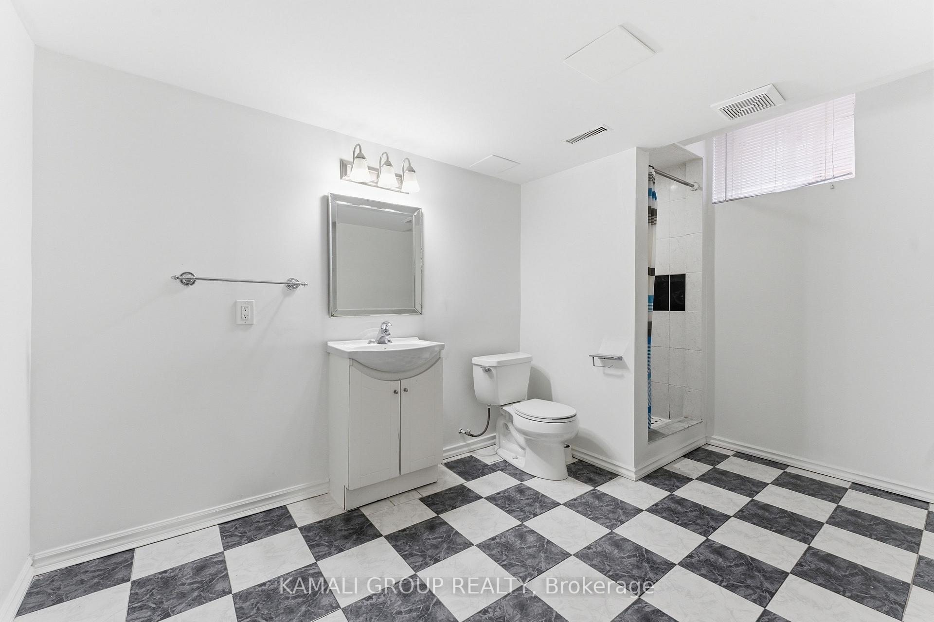 Photo 38 of 108 Killian Road, Vaughan, Maple — HOMEH